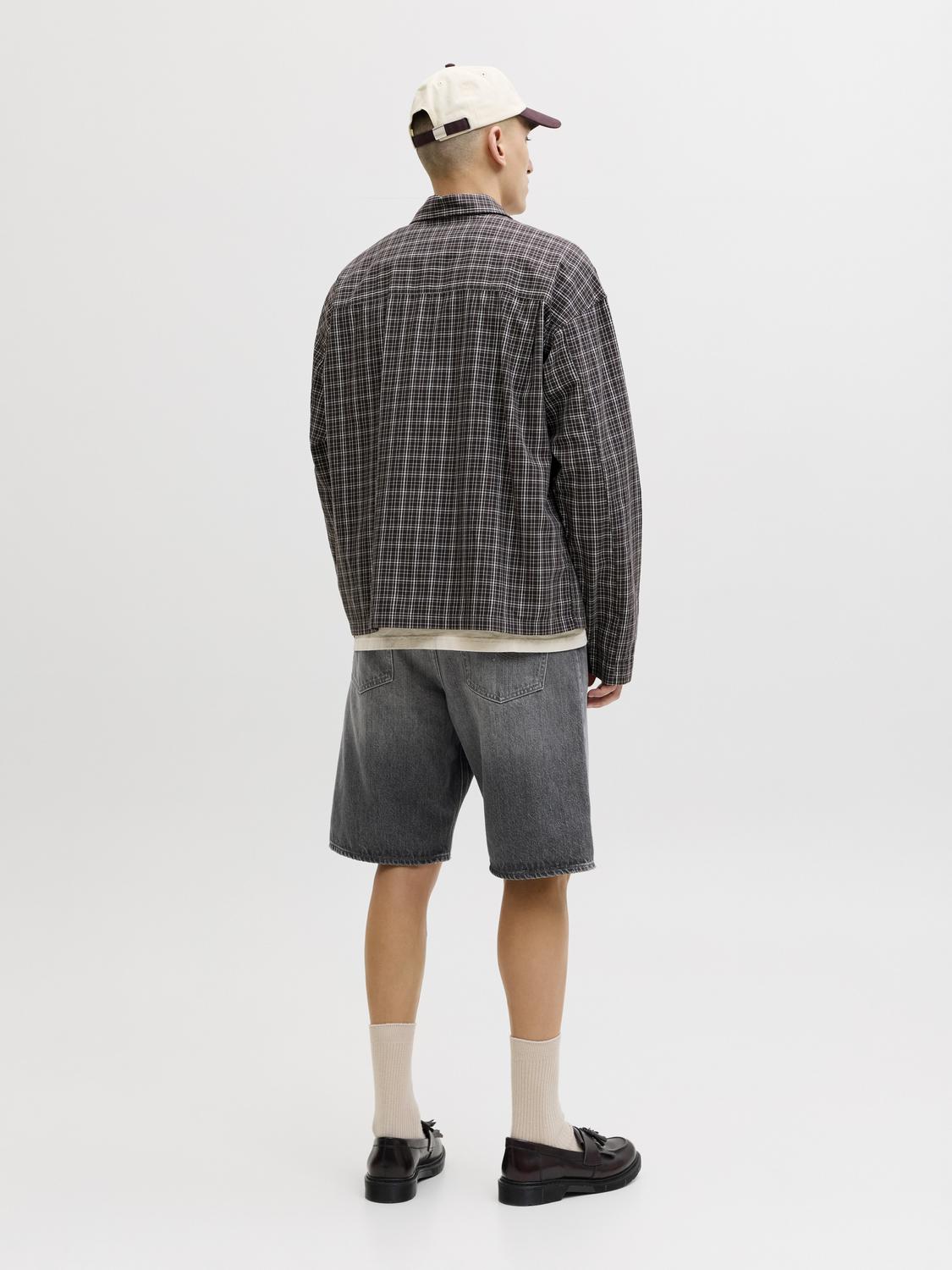 model_shot-back